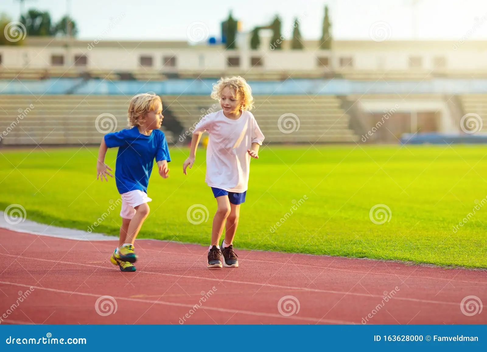 长春亚泰为降级致歉：将稳住根基，力争在一两年内重返中超